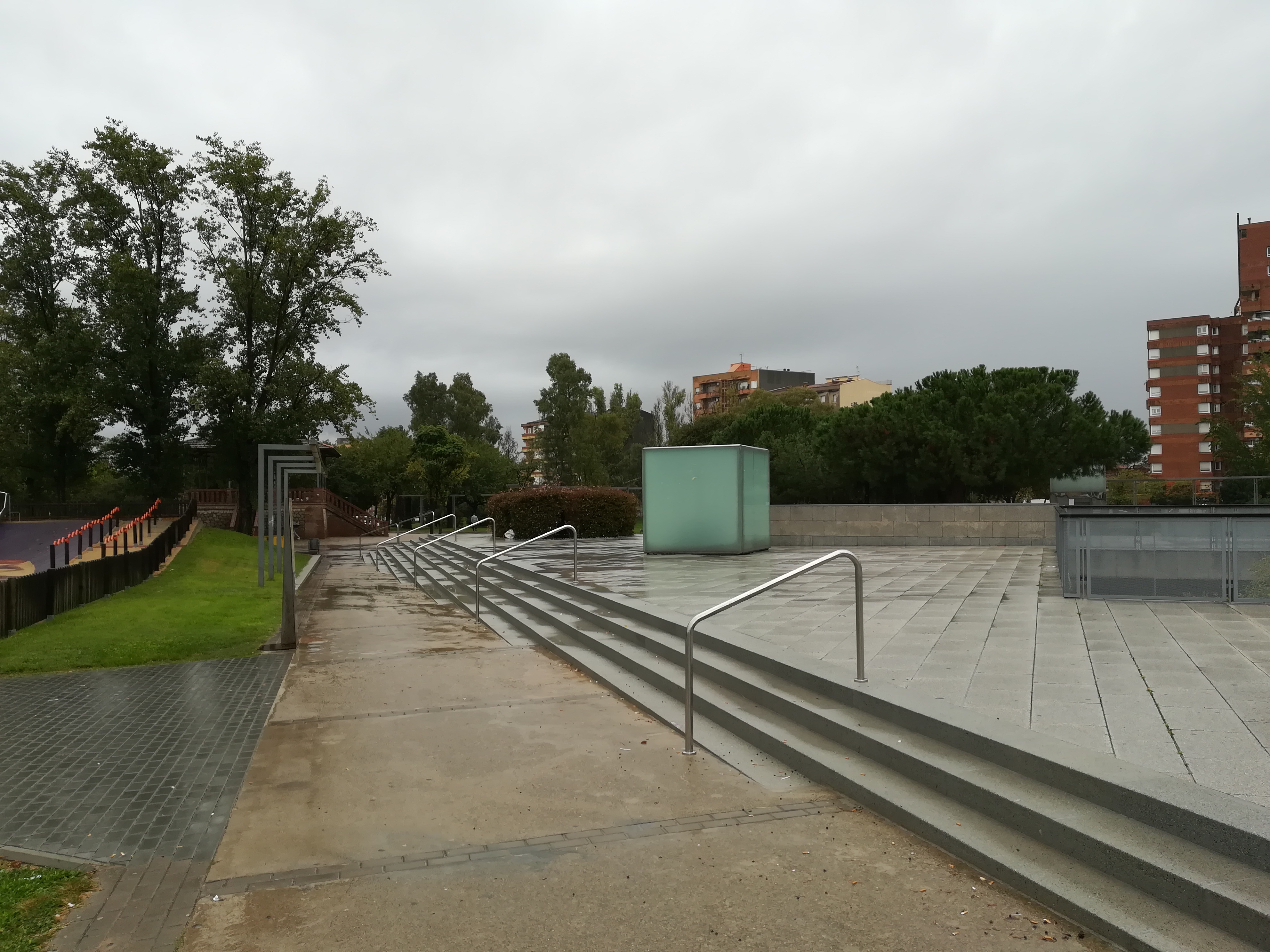 Peldaños en L parc tauli
